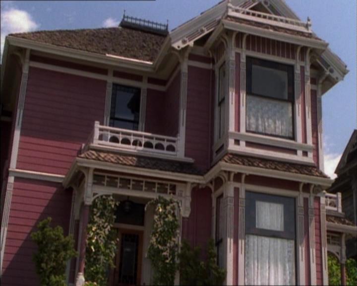 Charmed-Online_dot_net-1x02IveGotYouUnderMySkin1420.jpg
