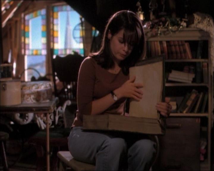 Charmed-Online_dot_net-1x02IveGotYouUnderMySkin1424.jpg Charmed-Online_dot_net-1x02IveGotYouUnderMySkin1424.jpg