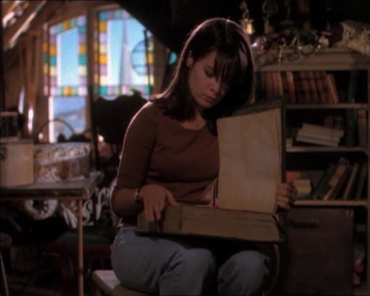 Charmed-Online_dot_net-1x02IveGotYouUnderMySkin1425.jpg