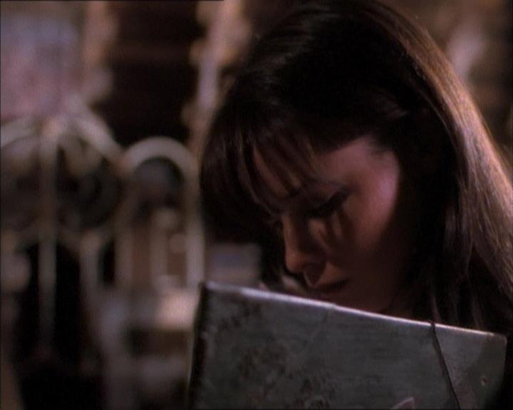 Charmed-Online_dot_net-1x02IveGotYouUnderMySkin1438.jpg Charmed-Online_dot_net-1x02IveGotYouUnderMySkin1438.jpg