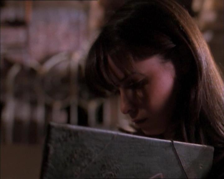 Charmed-Online_dot_net-1x02IveGotYouUnderMySkin1439.jpg Charmed-Online_dot_net-1x02IveGotYouUnderMySkin1439.jpg