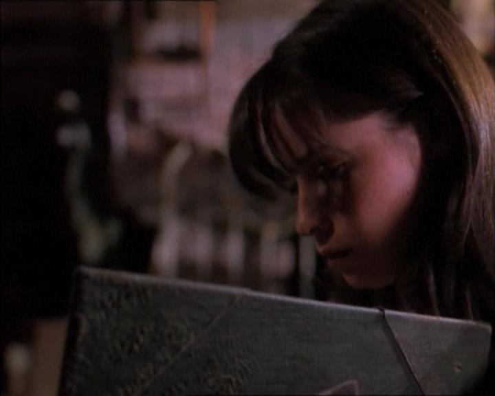 Charmed-Online_dot_net-1x02IveGotYouUnderMySkin1440.jpg Charmed-Online_dot_net-1x02IveGotYouUnderMySkin1440.jpg