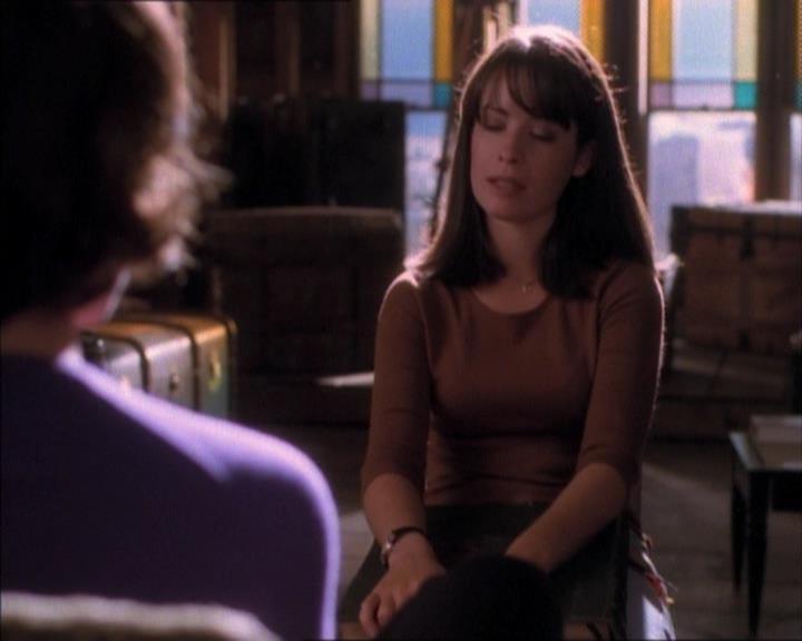 Charmed-Online_dot_net-1x02IveGotYouUnderMySkin1463.jpg