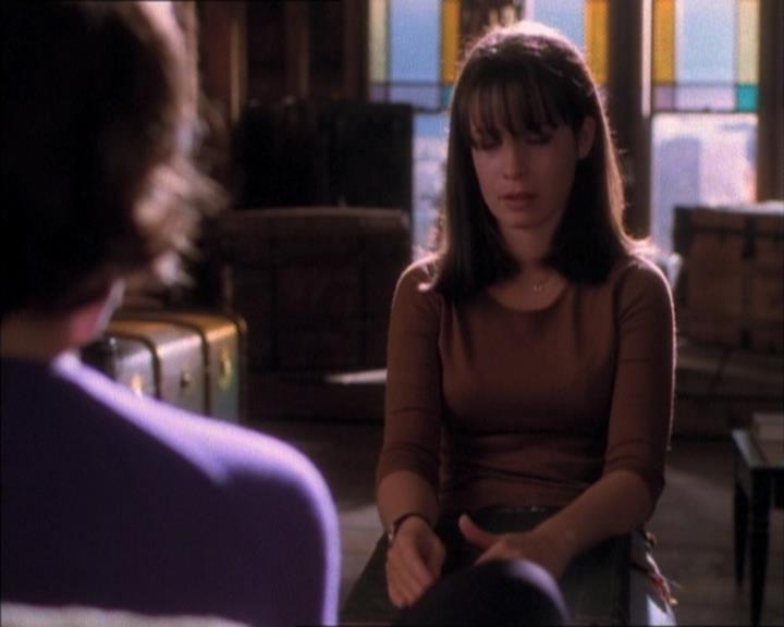 Charmed-Online_dot_net-1x02IveGotYouUnderMySkin1477.jpg