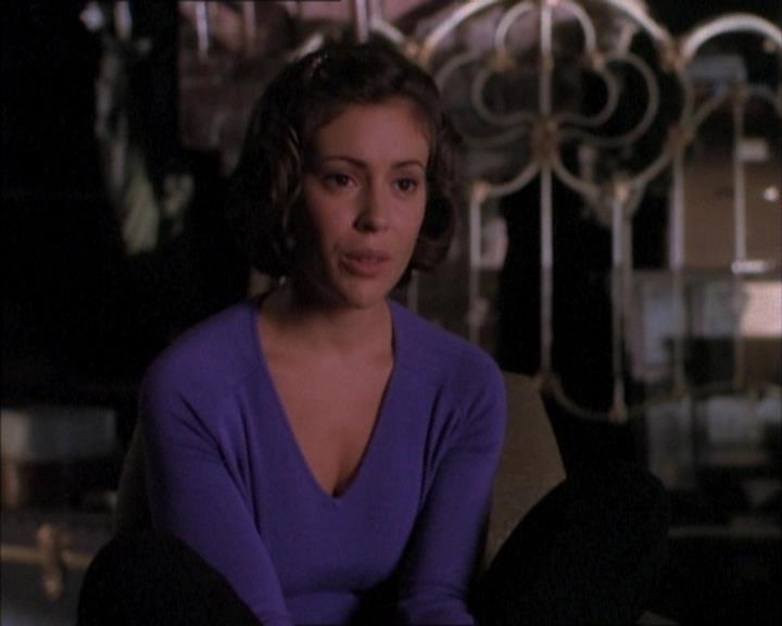 Charmed-Online_dot_net-1x02IveGotYouUnderMySkin1496.jpg