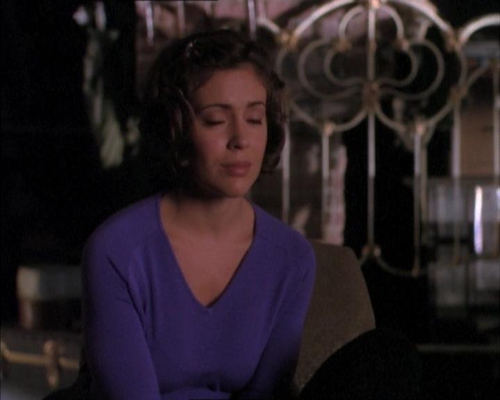 Charmed-Online_dot_net-1x02IveGotYouUnderMySkin1514.jpg