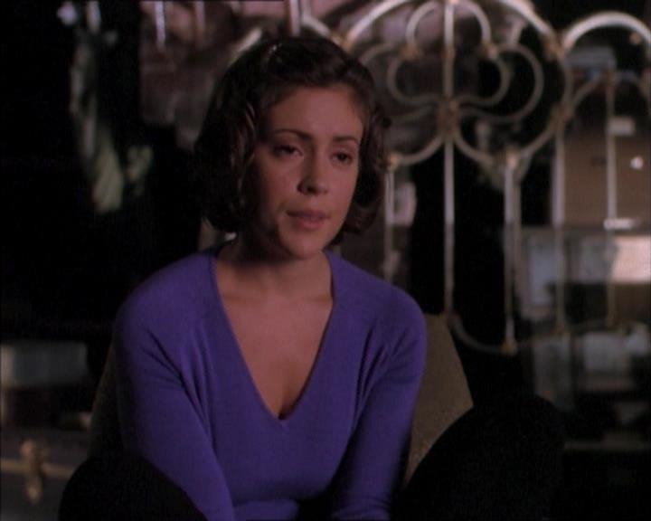 Charmed-Online_dot_net-1x02IveGotYouUnderMySkin1527.jpg