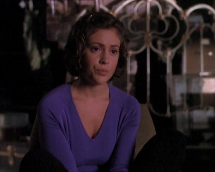 Charmed-Online_dot_net-1x02IveGotYouUnderMySkin1528.jpg
