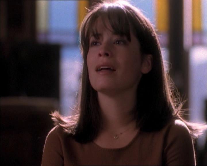Charmed-Online_dot_net-1x02IveGotYouUnderMySkin1535.jpg