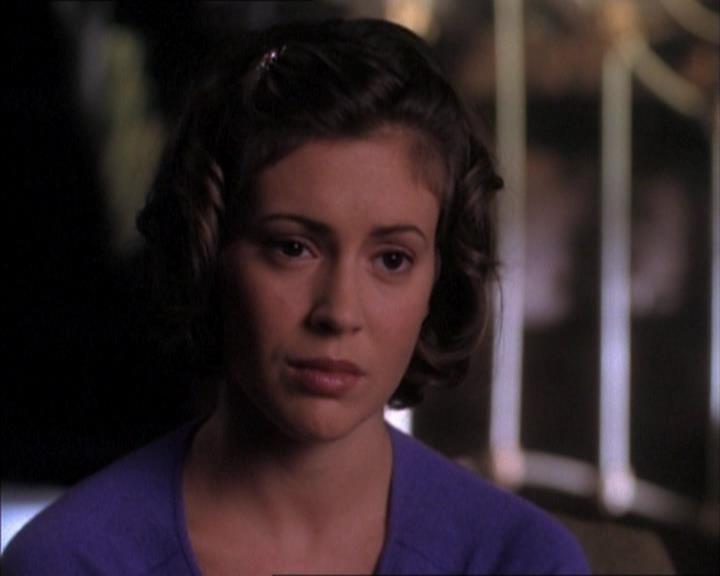 Charmed-Online_dot_net-1x02IveGotYouUnderMySkin1540.jpg