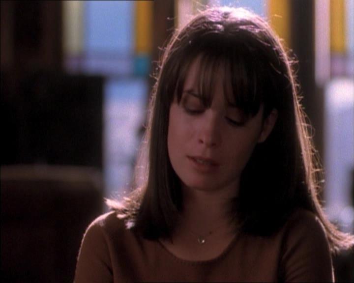 Charmed-Online_dot_net-1x02IveGotYouUnderMySkin1542.jpg