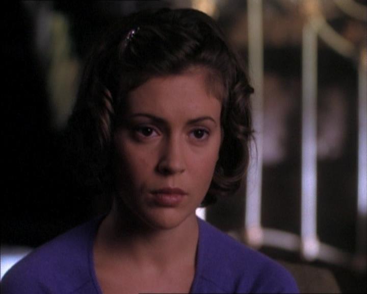 Charmed-Online_dot_net-1x02IveGotYouUnderMySkin1543.jpg