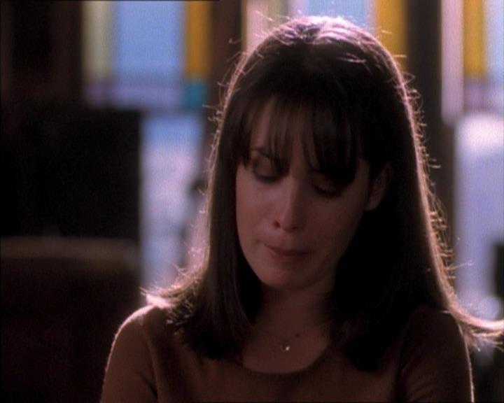 Charmed-Online_dot_net-1x02IveGotYouUnderMySkin1555.jpg