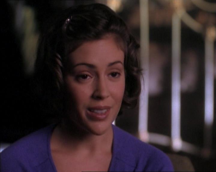 Charmed-Online_dot_net-1x02IveGotYouUnderMySkin1565.jpg