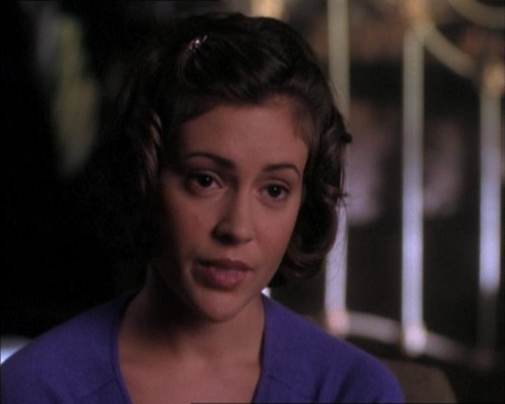 Charmed-Online_dot_net-1x02IveGotYouUnderMySkin1567.jpg