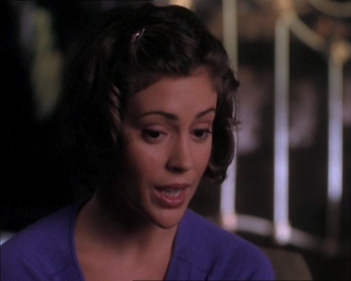 Charmed-Online_dot_net-1x02IveGotYouUnderMySkin1573.jpg