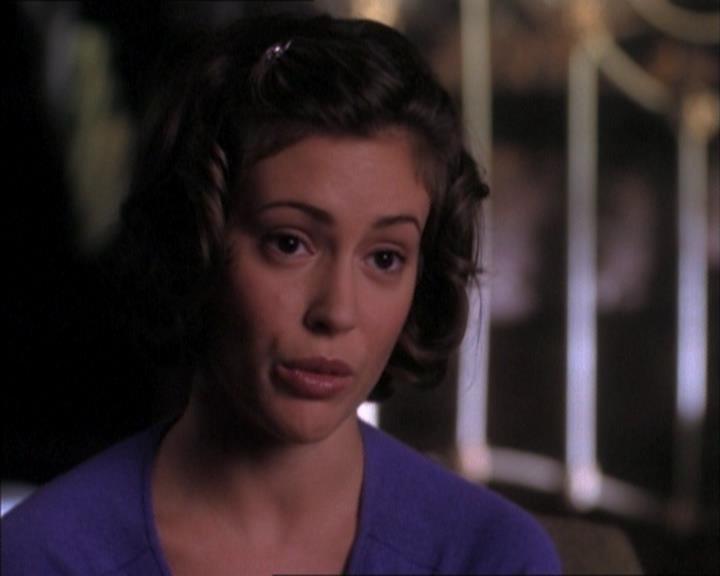 Charmed-Online_dot_net-1x02IveGotYouUnderMySkin1577.jpg