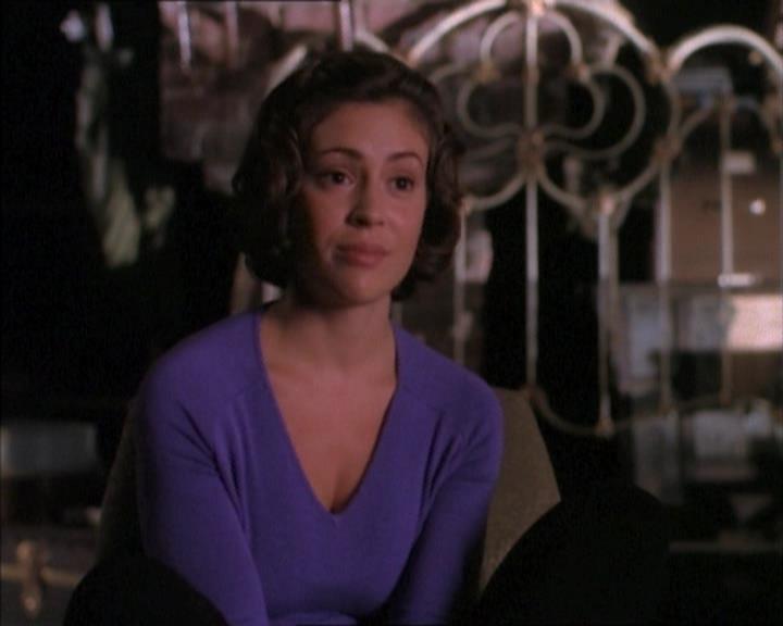 Charmed-Online_dot_net-1x02IveGotYouUnderMySkin1587.jpg
