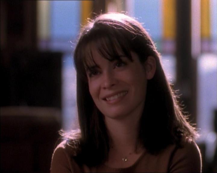 Charmed-Online_dot_net-1x02IveGotYouUnderMySkin1596.jpg