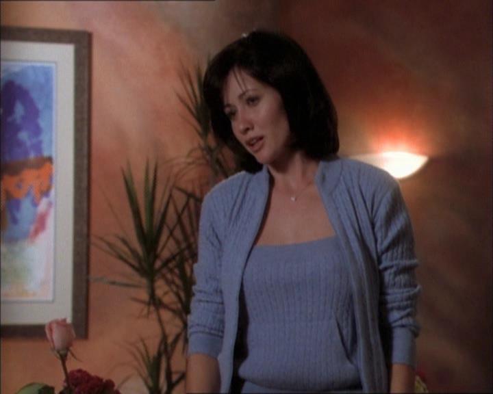 Charmed-Online_dot_net-1x02IveGotYouUnderMySkin1732.jpg
