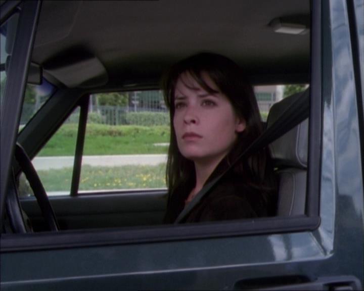 Charmed-Online_dot_net-1x02IveGotYouUnderMySkin1742.jpg Charmed-Online_dot_net-1x02IveGotYouUnderMySkin1742.jpg