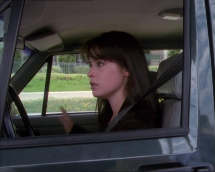 Charmed-Online_dot_net-1x02IveGotYouUnderMySkin1750.jpg Charmed-Online_dot_net-1x02IveGotYouUnderMySkin1750.jpg