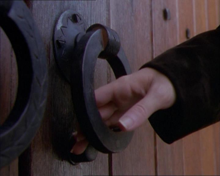 Charmed-Online_dot_net-1x02IveGotYouUnderMySkin1781.jpg Charmed-Online_dot_net-1x02IveGotYouUnderMySkin1781.jpg