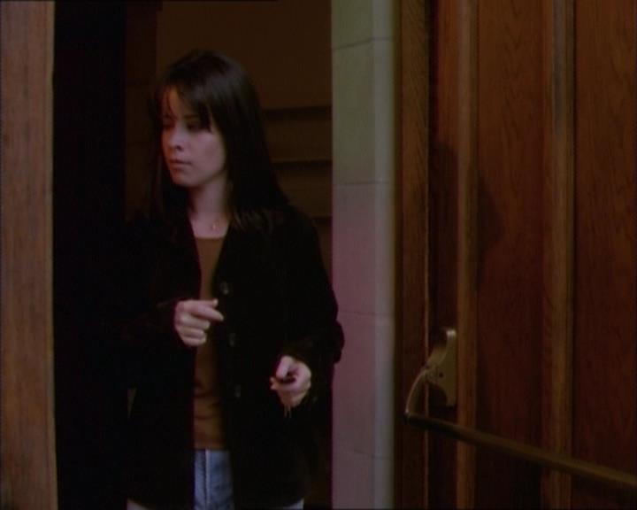 Charmed-Online_dot_net-1x02IveGotYouUnderMySkin1798.jpg Charmed-Online_dot_net-1x02IveGotYouUnderMySkin1798.jpg