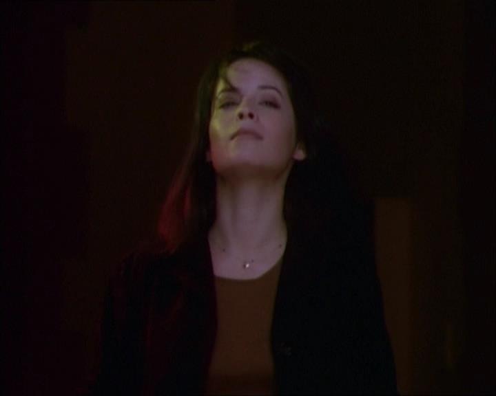 Charmed-Online_dot_net-1x02IveGotYouUnderMySkin1802.jpg Charmed-Online_dot_net-1x02IveGotYouUnderMySkin1802.jpg