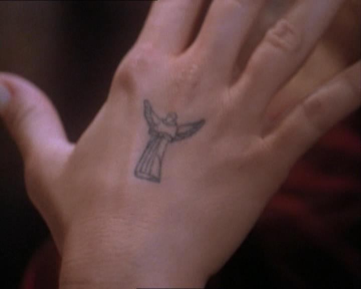 Charmed-Online_dot_net-1x02IveGotYouUnderMySkin1824.jpg Charmed-Online_dot_net-1x02IveGotYouUnderMySkin1824.jpg