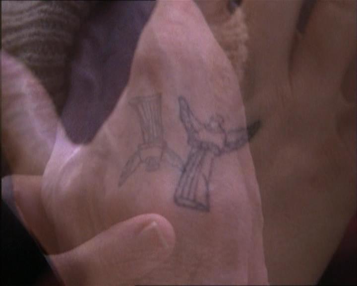 Charmed-Online_dot_net-1x02IveGotYouUnderMySkin1825.jpg Charmed-Online_dot_net-1x02IveGotYouUnderMySkin1825.jpg