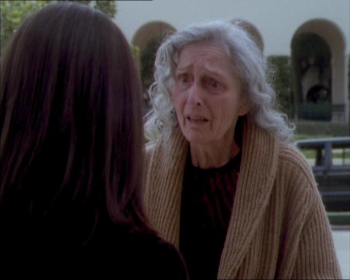 Charmed-Online_dot_net-1x02IveGotYouUnderMySkin1830.jpg Charmed-Online_dot_net-1x02IveGotYouUnderMySkin1830.jpg