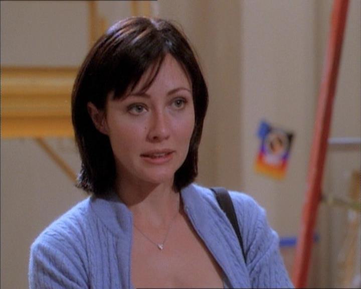 Charmed-Online_dot_net-1x02IveGotYouUnderMySkin1864.jpg Charmed-Online_dot_net-1x02IveGotYouUnderMySkin1864.jpg