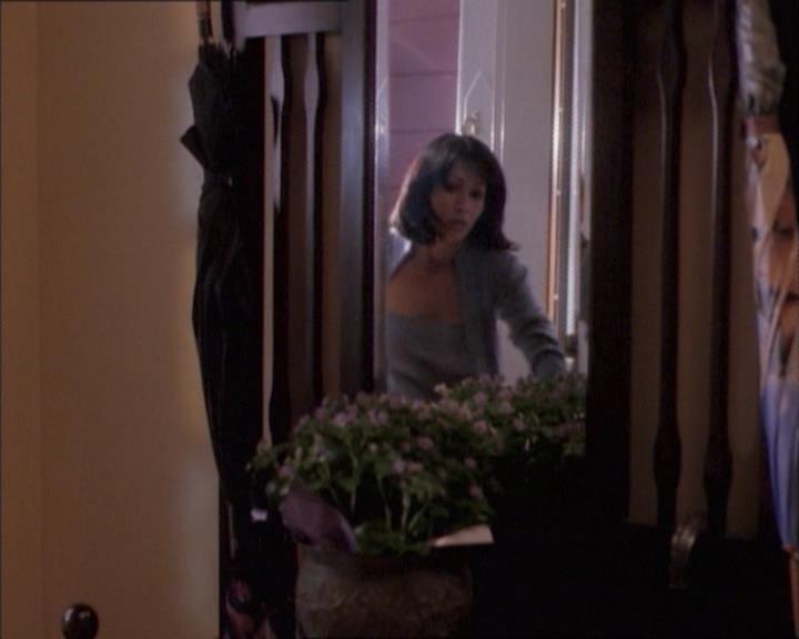 Charmed-Online_dot_net-1x02IveGotYouUnderMySkin1941.jpg Charmed-Online_dot_net-1x02IveGotYouUnderMySkin1941.jpg