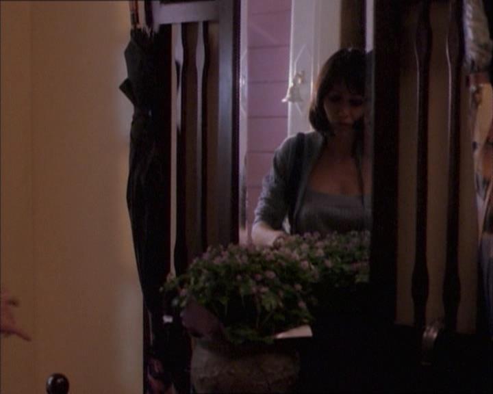 Charmed-Online_dot_net-1x02IveGotYouUnderMySkin1942.jpg Charmed-Online_dot_net-1x02IveGotYouUnderMySkin1942.jpg