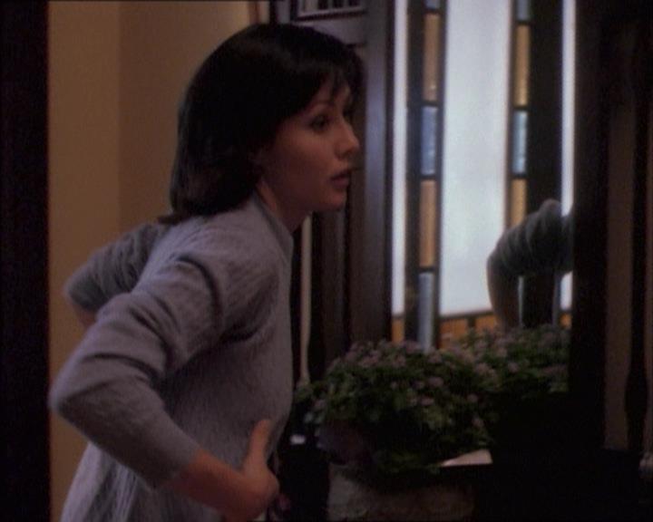 Charmed-Online_dot_net-1x02IveGotYouUnderMySkin1944.jpg Charmed-Online_dot_net-1x02IveGotYouUnderMySkin1944.jpg