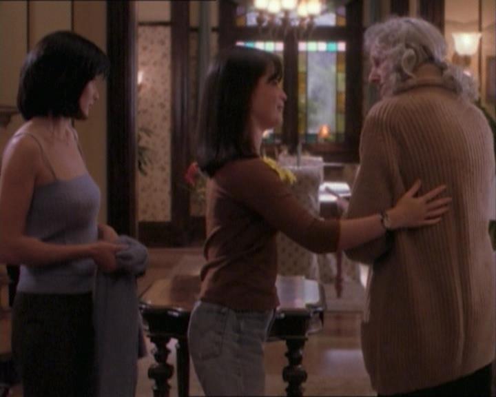 Charmed-Online_dot_net-1x02IveGotYouUnderMySkin1957.jpg