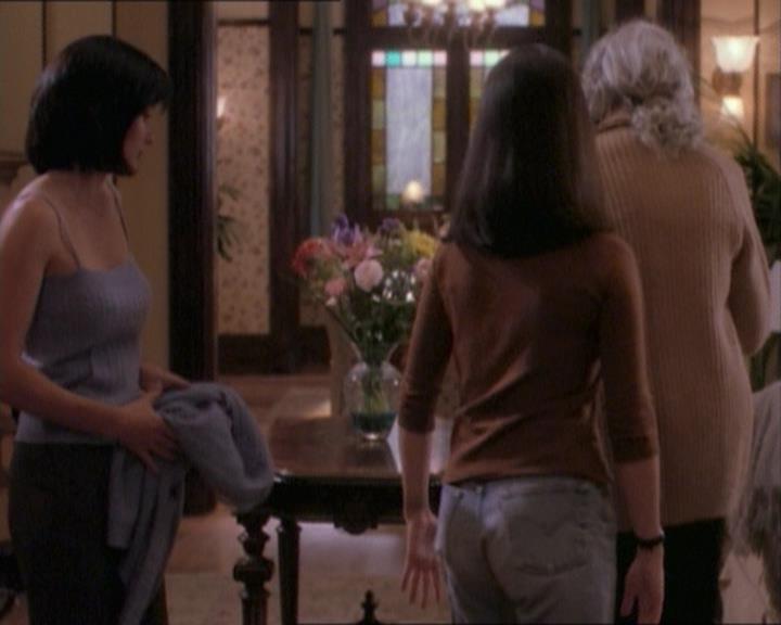 Charmed-Online_dot_net-1x02IveGotYouUnderMySkin1958.jpg