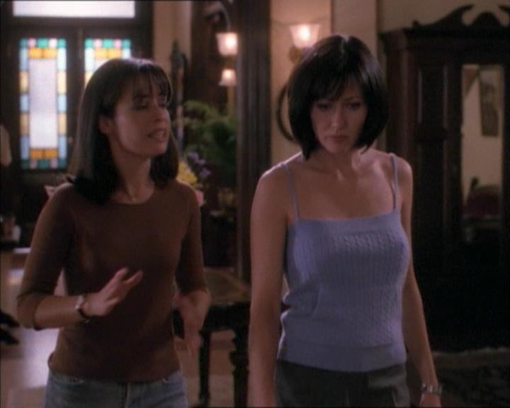 Charmed-Online_dot_net-1x02IveGotYouUnderMySkin1964.jpg Charmed-Online_dot_net-1x02IveGotYouUnderMySkin1964.jpg