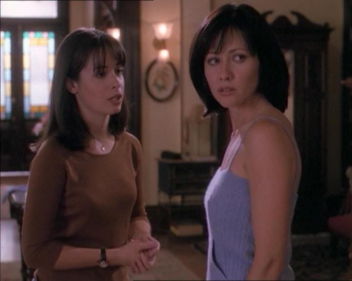 Charmed-Online_dot_net-1x02IveGotYouUnderMySkin1978.jpg Charmed-Online_dot_net-1x02IveGotYouUnderMySkin1978.jpg