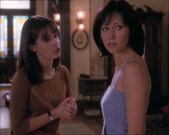 Charmed-Online_dot_net-1x02IveGotYouUnderMySkin1979.jpg Charmed-Online_dot_net-1x02IveGotYouUnderMySkin1979.jpg