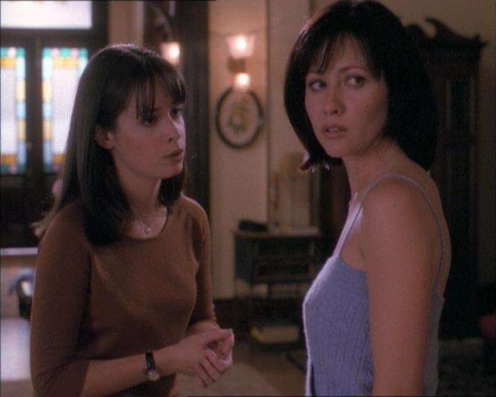 Charmed-Online_dot_net-1x02IveGotYouUnderMySkin1981.jpg Charmed-Online_dot_net-1x02IveGotYouUnderMySkin1981.jpg