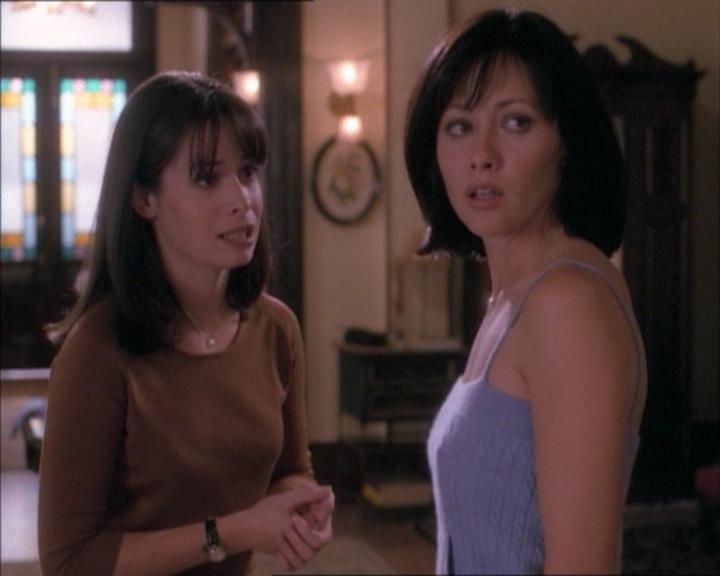 Charmed-Online_dot_net-1x02IveGotYouUnderMySkin1984.jpg Charmed-Online_dot_net-1x02IveGotYouUnderMySkin1984.jpg