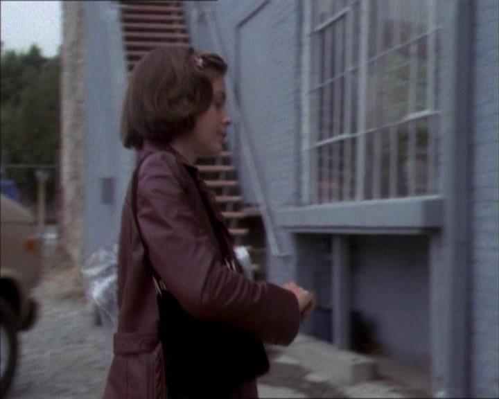 Charmed-Online_dot_net-1x02IveGotYouUnderMySkin1999.jpg Charmed-Online_dot_net-1x02IveGotYouUnderMySkin1999.jpg