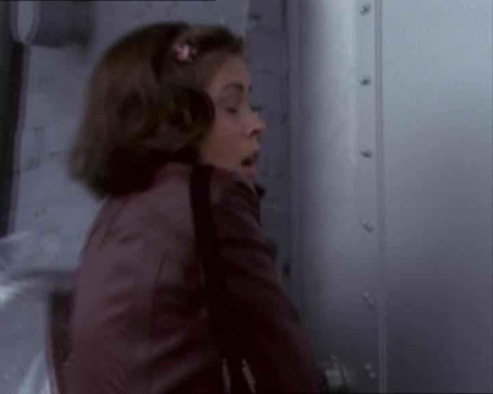 Charmed-Online_dot_net-1x02IveGotYouUnderMySkin2006.jpg Charmed-Online_dot_net-1x02IveGotYouUnderMySkin2006.jpg