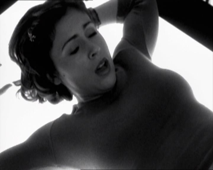 Charmed-Online_dot_net-1x02IveGotYouUnderMySkin2007.jpg Charmed-Online_dot_net-1x02IveGotYouUnderMySkin2007.jpg