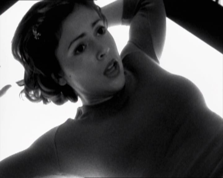 Charmed-Online_dot_net-1x02IveGotYouUnderMySkin2011.jpg Charmed-Online_dot_net-1x02IveGotYouUnderMySkin2011.jpg