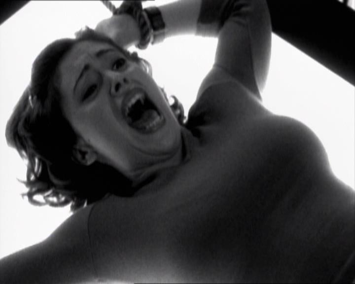 Charmed-Online_dot_net-1x02IveGotYouUnderMySkin2012.jpg Charmed-Online_dot_net-1x02IveGotYouUnderMySkin2012.jpg