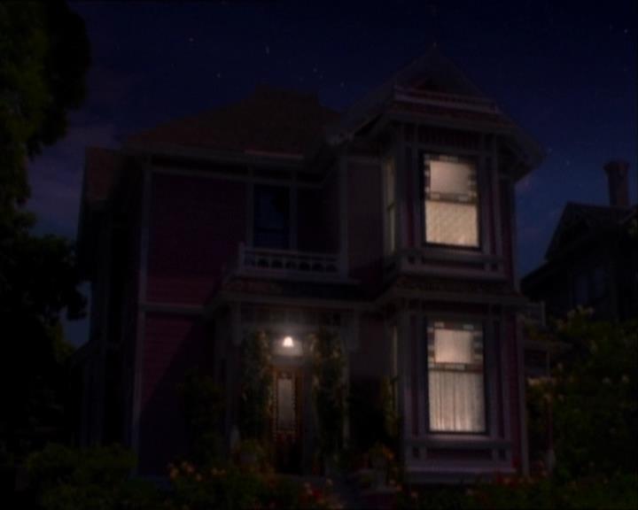 Charmed-Online_dot_net-1x02IveGotYouUnderMySkin2025.jpg Charmed-Online_dot_net-1x02IveGotYouUnderMySkin2025.jpg