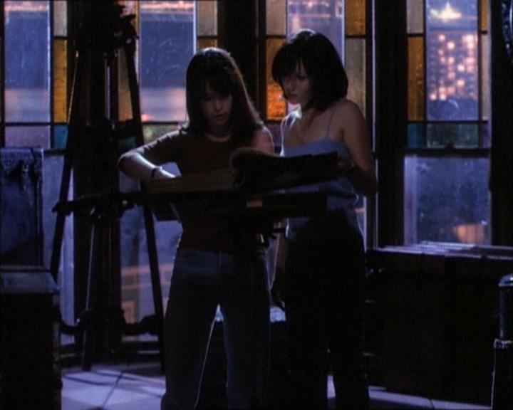 Charmed-Online_dot_net-1x02IveGotYouUnderMySkin2031.jpg Charmed-Online_dot_net-1x02IveGotYouUnderMySkin2031.jpg